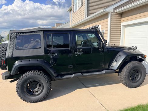 Used 2009 Jeep Wrangler Unlimited Sahara w/ Dual Top Group AWD/4WD image 4