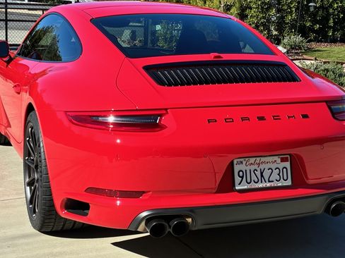 Used 2017 Porsche 911 Carrera image 9
