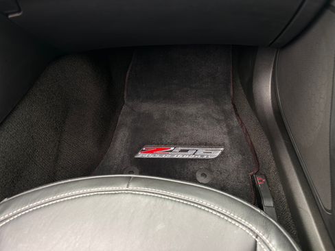 Used 2015 Chevrolet Corvette Z06 w/ 3LZ Preferred Equipment Group RWD image 15