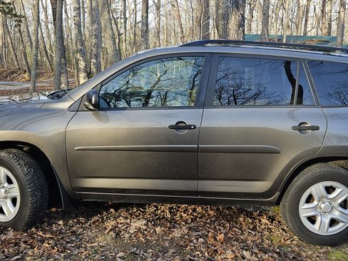 Used 2012 Toyota RAV4 Sport Utility 4D w/ Value Pkg image 4