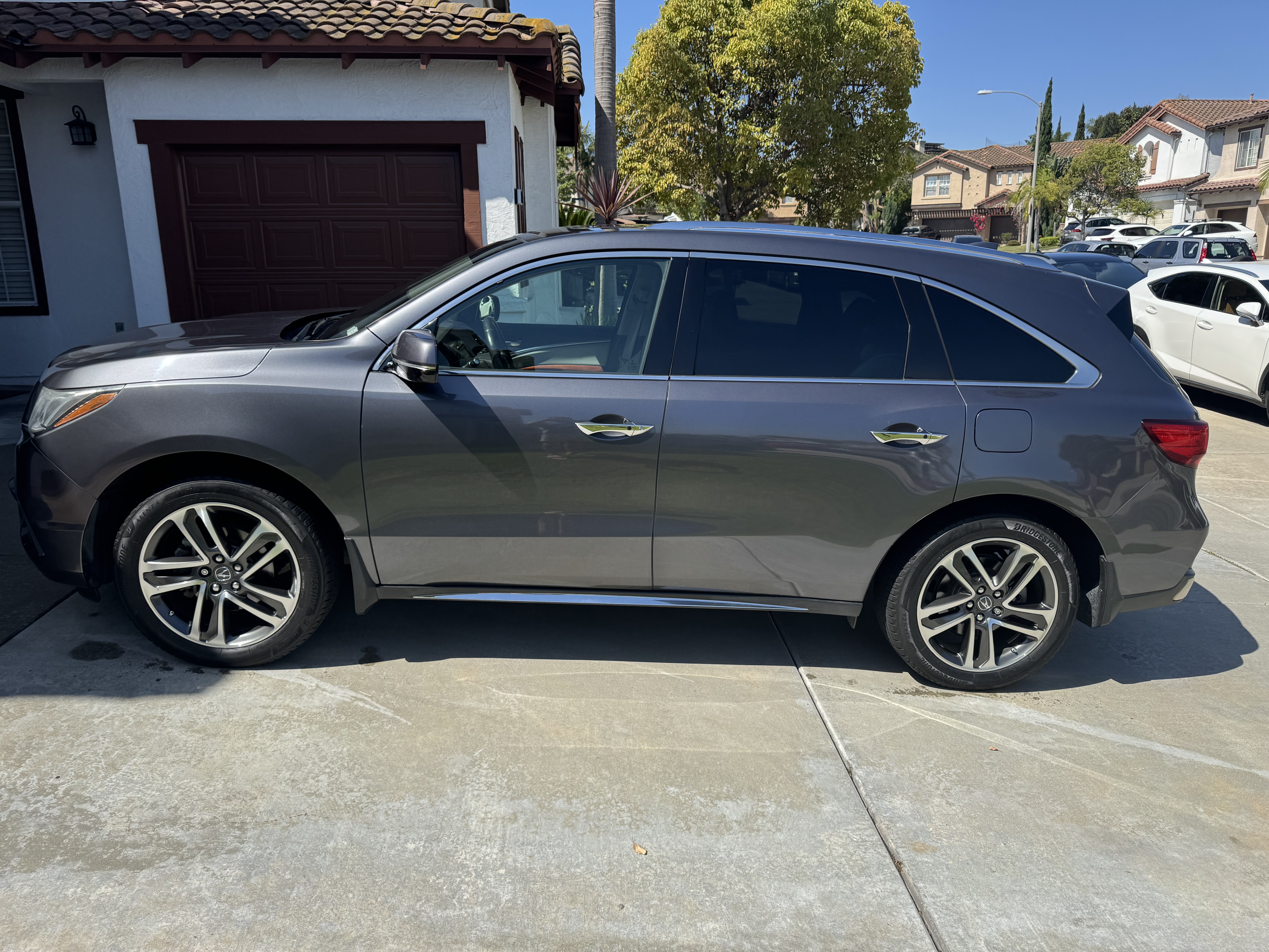 Used 2017 Acura MDX w/ Advance & Entertainment Pkg AWD/4WD image 10