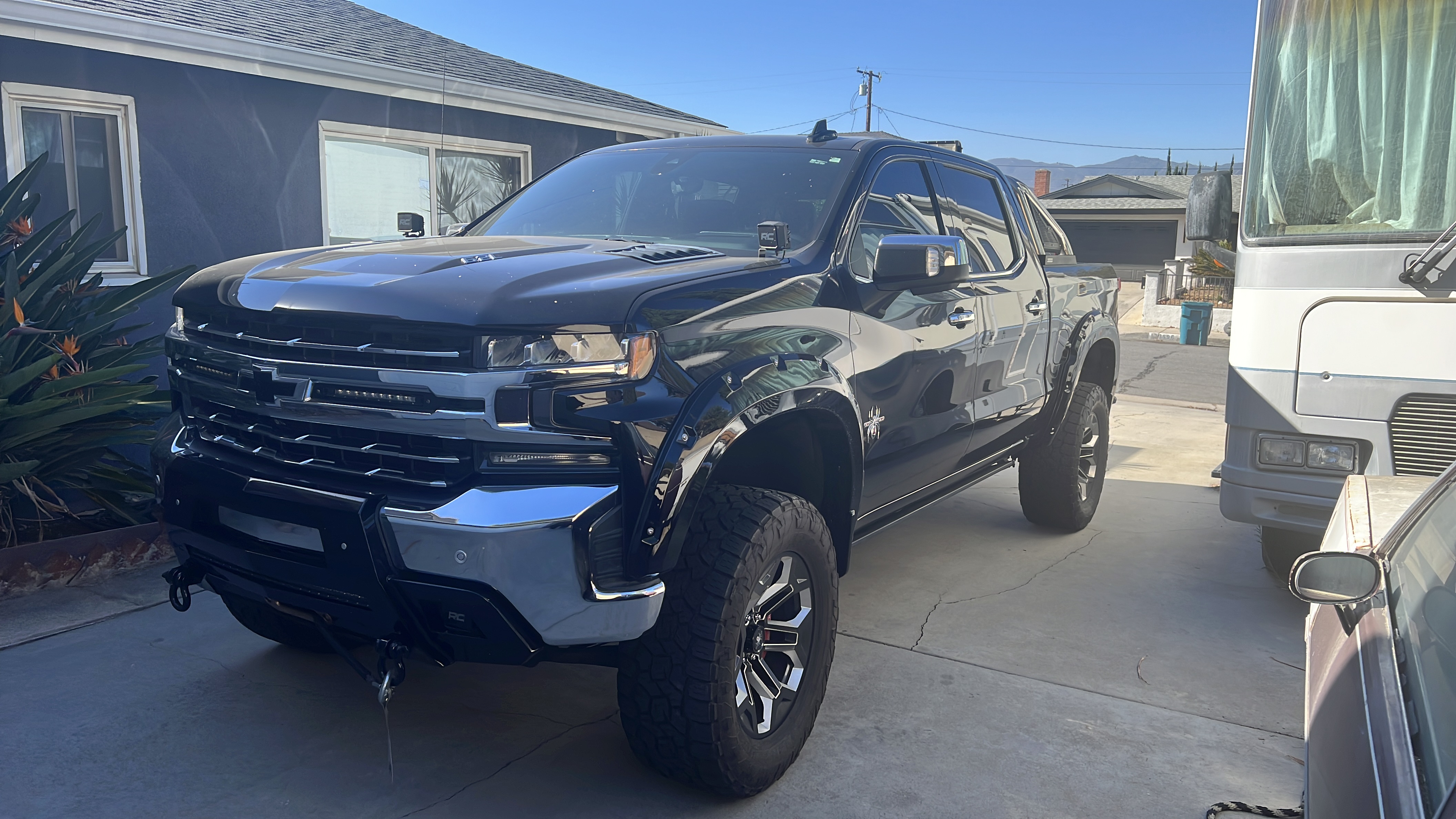 Used 2019 Chevrolet Silverado 1500 LTZ w/ LTZ Premium Package AWD/4WD image 1