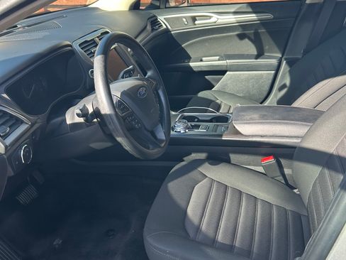 Used 2018 Ford Fusion SE w/ Fusion SE Technology Package image 6