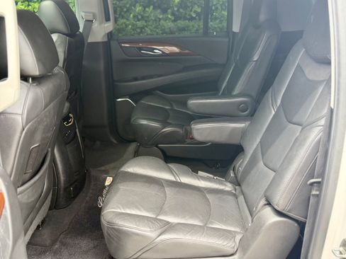 Used 2018 Cadillac Escalade ESV Luxury RWD image 26