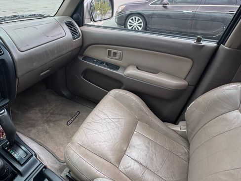 Used 2001 Toyota 4Runner SR5 AWD/4WD image 19