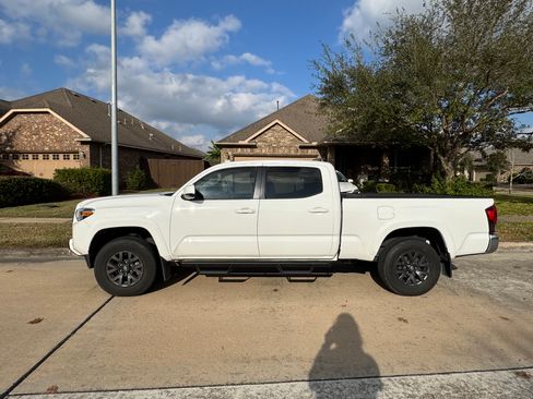 Used 2023 Toyota Tacoma SR5 image 1