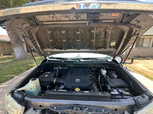 Used 2013 Toyota Tundra 4x4 CrewMax w/ Tow Pkg image 17
