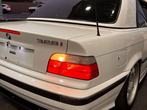Used 1997 BMW 328i Convertible image 28