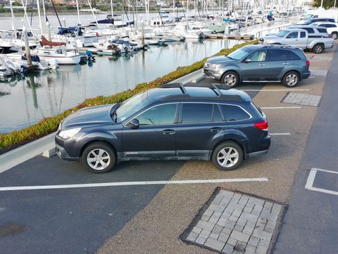 Used 2013 Subaru Outback 2.5i Premium w/ Popular Pkg 1B image 2