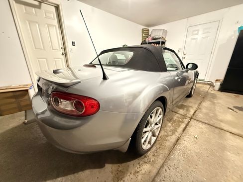 Used 2010 MAZDA MX-5 Miata Grand Touring w/ Premium Pkg image 15