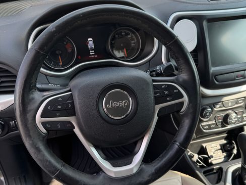 Used 2016 Jeep Cherokee Limited FWD image 10