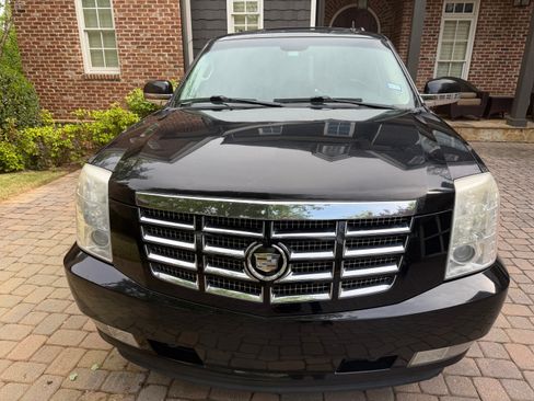 Used 2009 Cadillac Escalade 2WD image 2