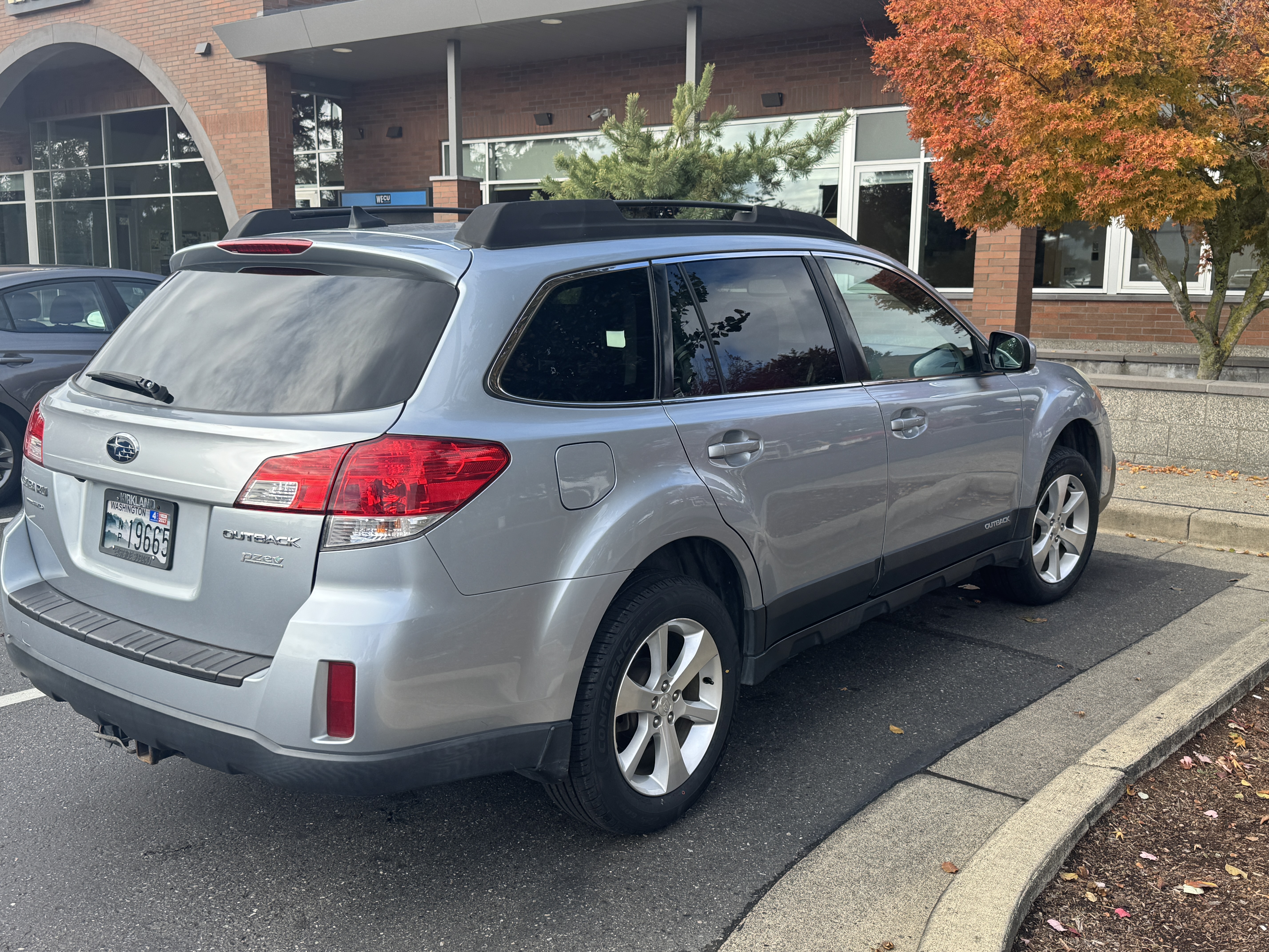 Used 2013 Subaru Outback 2.5i Limited AWD/4WD image 5