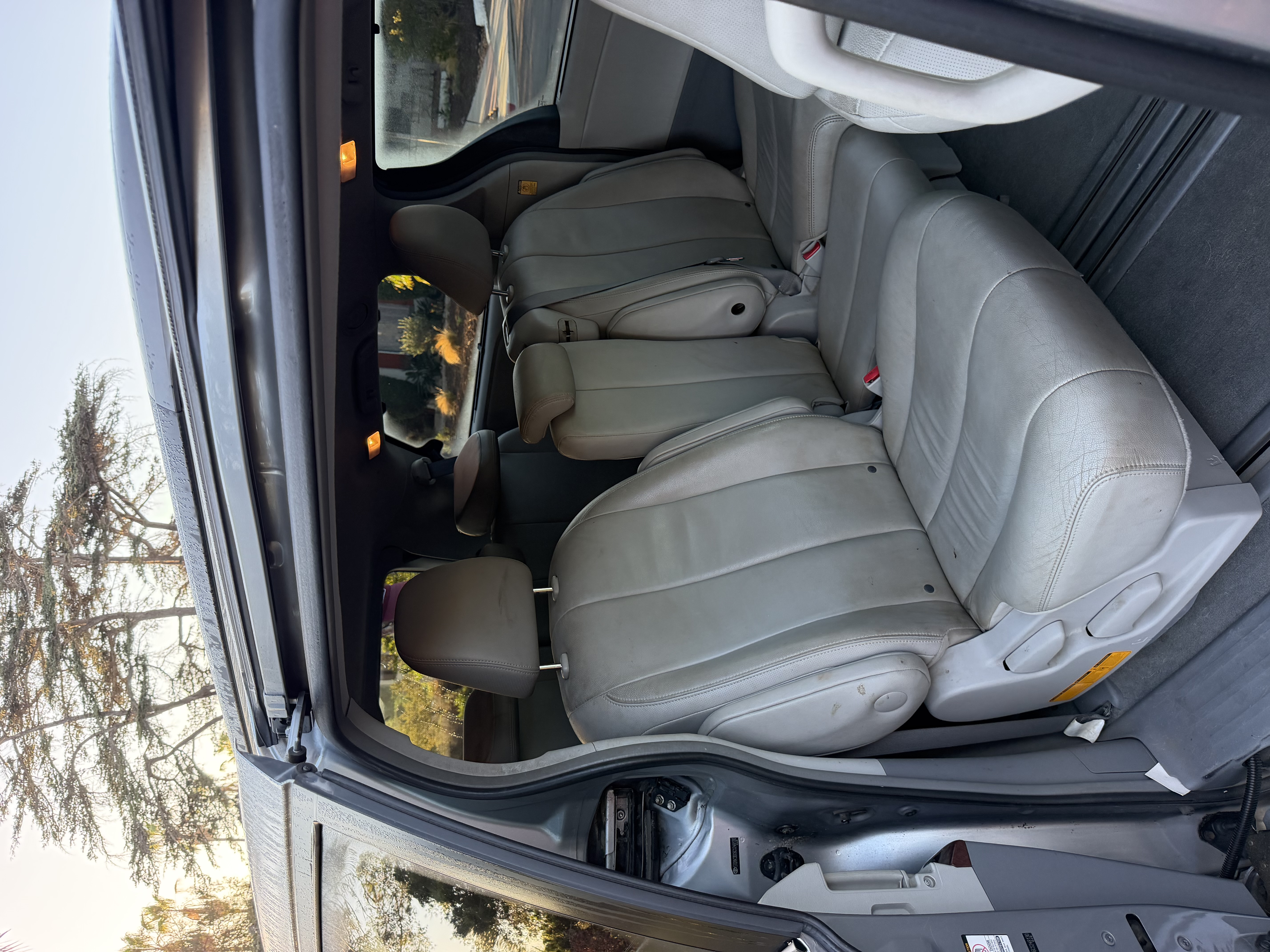 Used 2012 Toyota Sienna XLE FWD image 5
