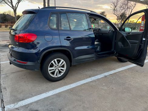 Used 2016 Volkswagen Tiguan S image 8