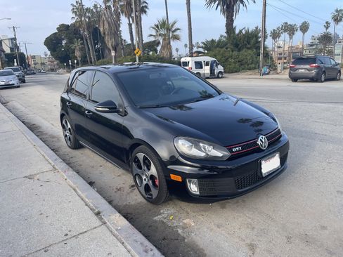 Used 2011 Volkswagen Golf 4-Door image 4