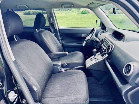 Used 2009 Scion xB FWD image 13