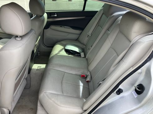 Used 2011 INFINITI G37 Journey w/ Premium Pkg RWD image 17