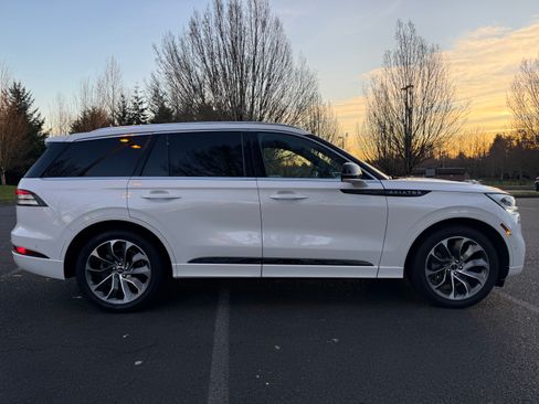 Used 2020 Lincoln Aviator Grand Touring w/ Equipment Group 302A image 10
