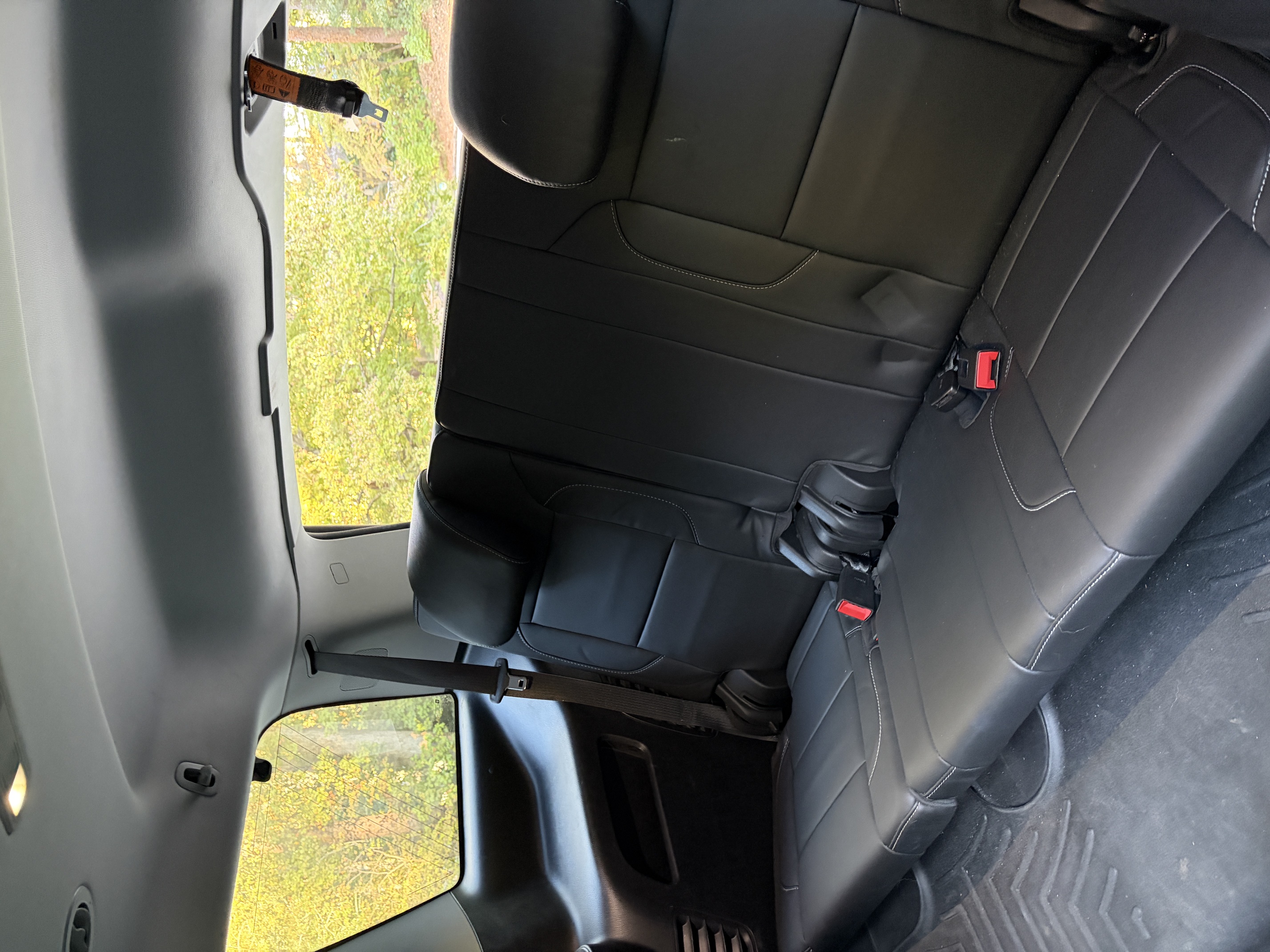 Used 2019 Chevrolet Tahoe LT w/ Luxury Package RWD image 9