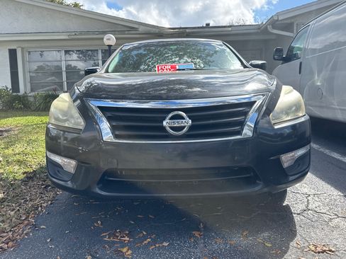 Used 2014 Nissan Altima 2.5 S w/ Display Audio Package image 10