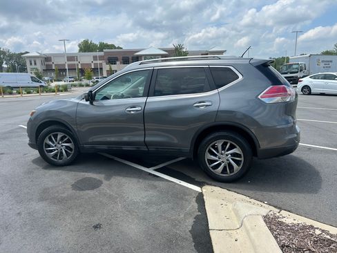 Used 2015 Nissan Rogue SL w/ SL Premium Package FWD image 1