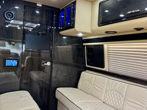 Used 2020 Mercedes-Benz Sprinter 3500 image 4