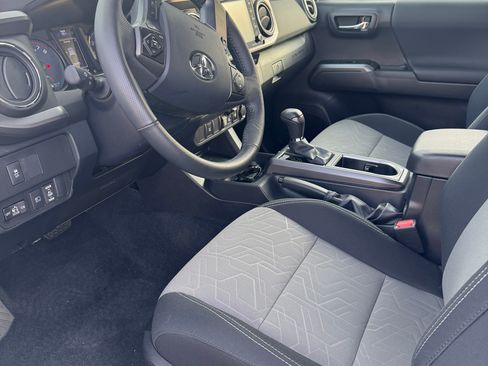 Used 2023 Toyota Tacoma TRD Sport image 12