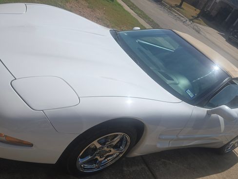 Used 2004 Chevrolet Corvette Convertible w/ Preferred Equipment Group image 10