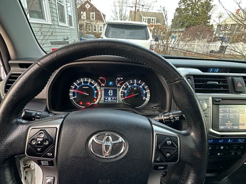 Used 2018 Toyota 4Runner Limited image 19