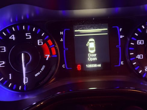 Used 2015 Chrysler 200 S w/ Comfort Group FWD image 1