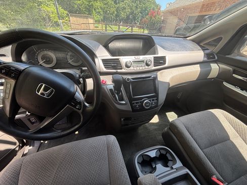 Used 2016 Honda Odyssey SE image 8