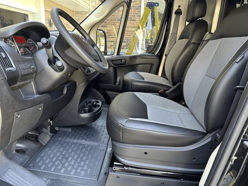 Used 2018 RAM ProMaster 2500 w/ Premium Appearance Group FWD image 8