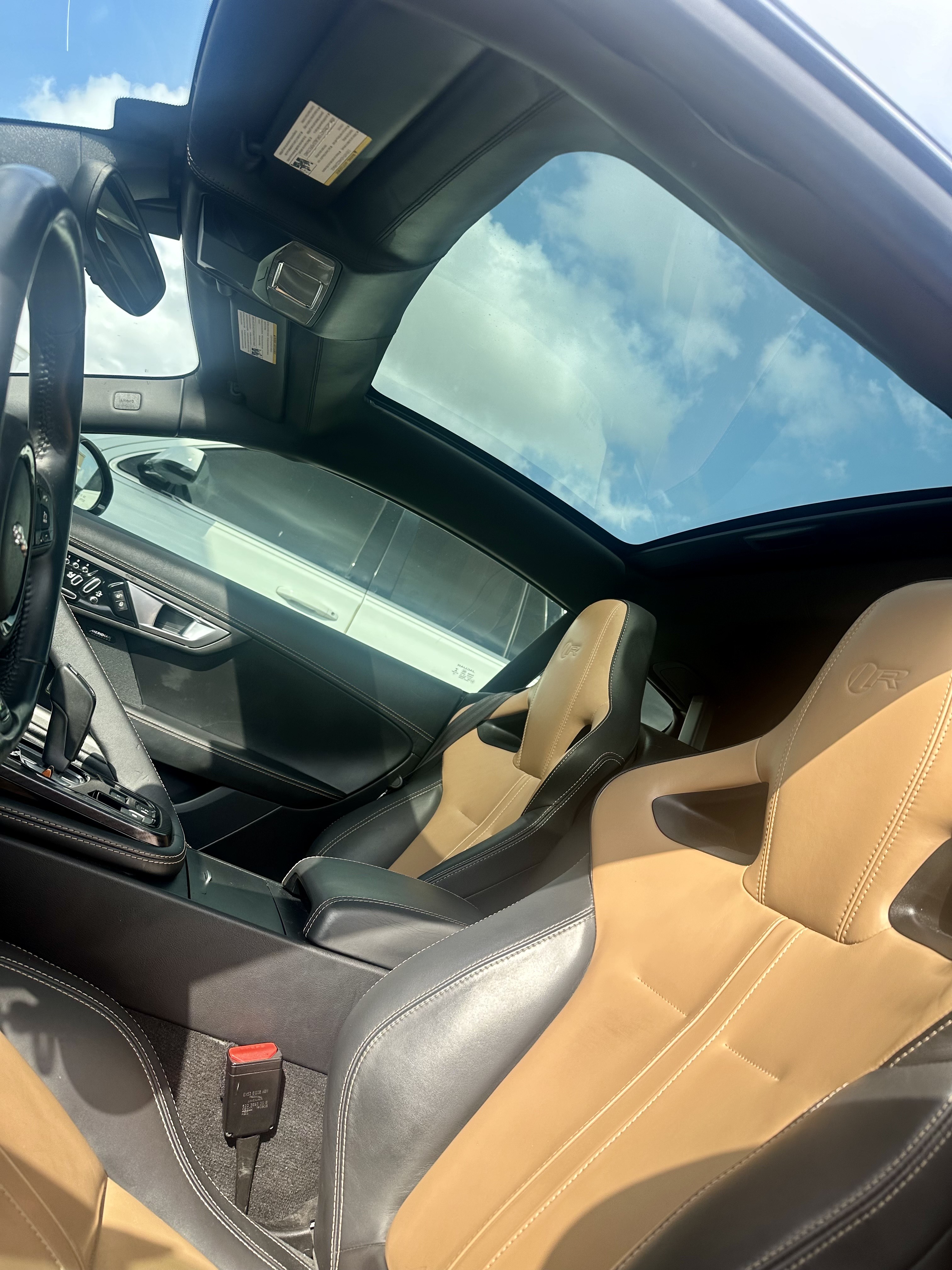 Used 2015 Jaguar F-TYPE R RWD image 10