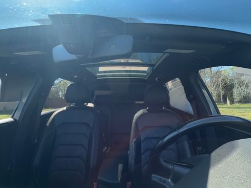 Used 2019 Volkswagen Tiguan SEL Premium R-Line AWD/4WD image 11