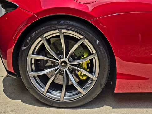 Used 2024 McLaren Artura RWD image 12