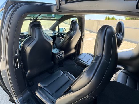 Used 2018 Tesla Model X 75D image 6