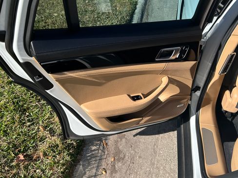Used 2018 Porsche Panamera image 14