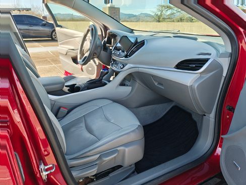 Used 2018 Chevrolet Volt LT w/ LT Driver Confidence Package image 15