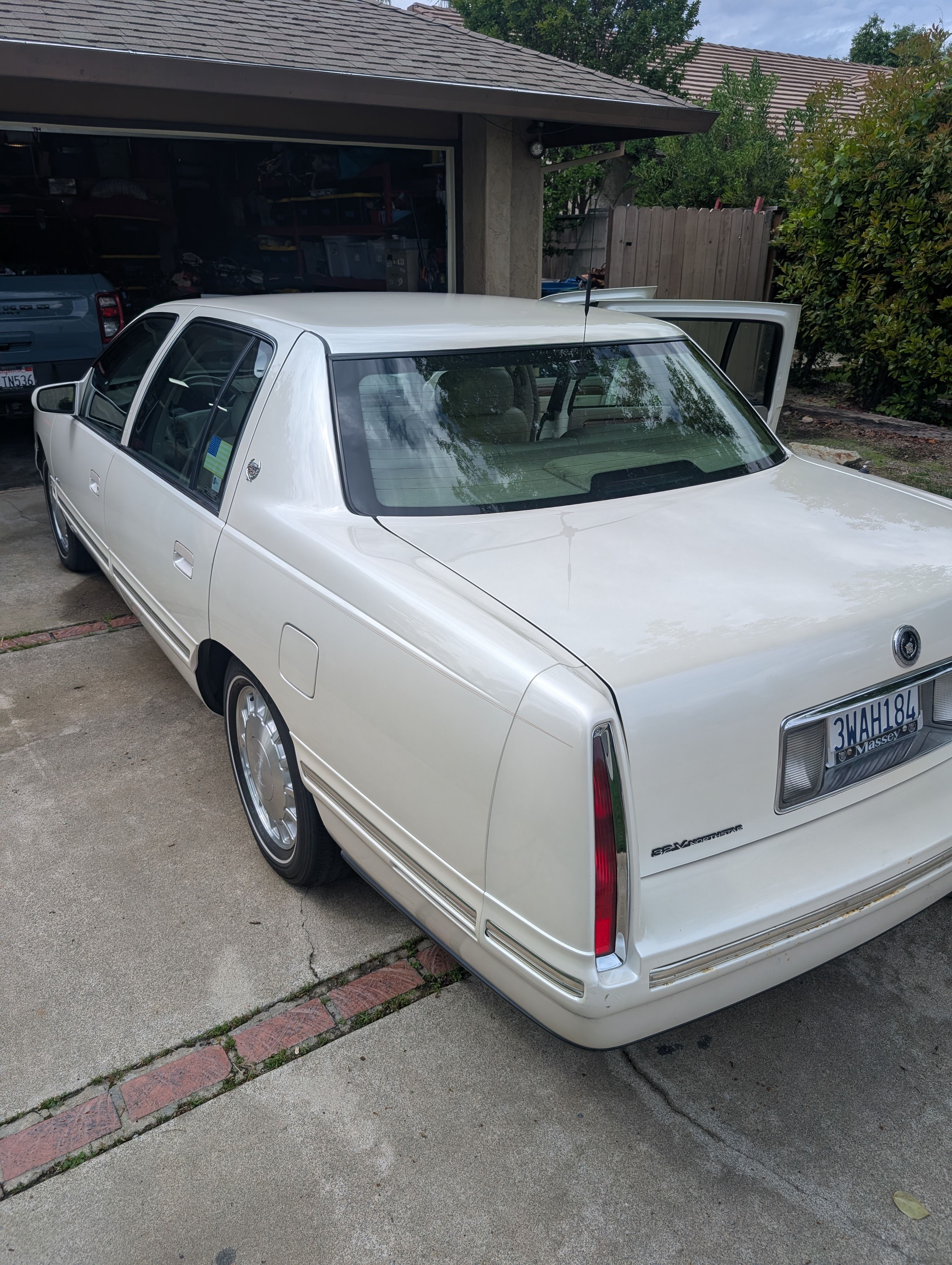 Used 1997 Cadillac De Ville Sedan w/ Comfort/Convenience Pkg FWD image 11
