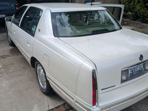 Used 1997 Cadillac De Ville Sedan w/ Comfort/Convenience Pkg image 11