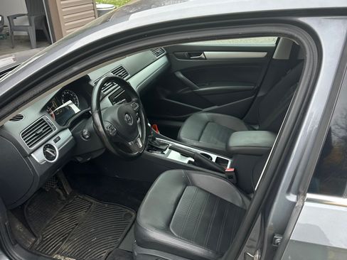 Used 2013 Volkswagen Passat 3.6 SE image 11