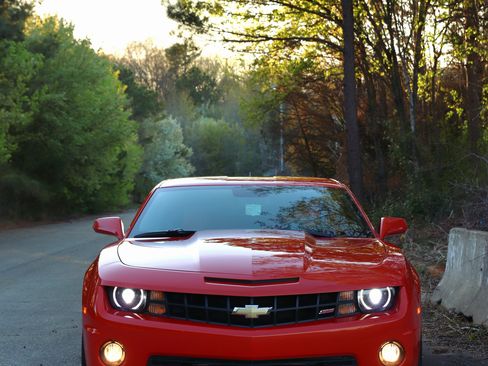Used 2010 Chevrolet Camaro SS w/ RS Package image 4