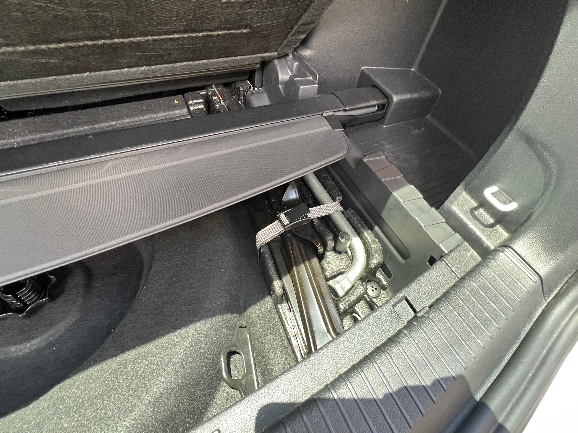 Used 2022 Volkswagen Atlas SE w/ Panoramic Sunroof Package FWD image 30