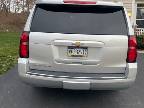 Used 2015 Chevrolet Suburban LTZ image 6