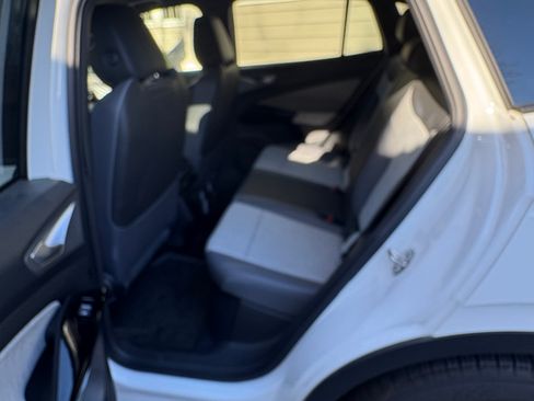 Used 2023 Volkswagen ID.4 2WD image 9