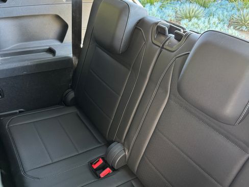 Used 2018 Volkswagen Tiguan SEL image 19