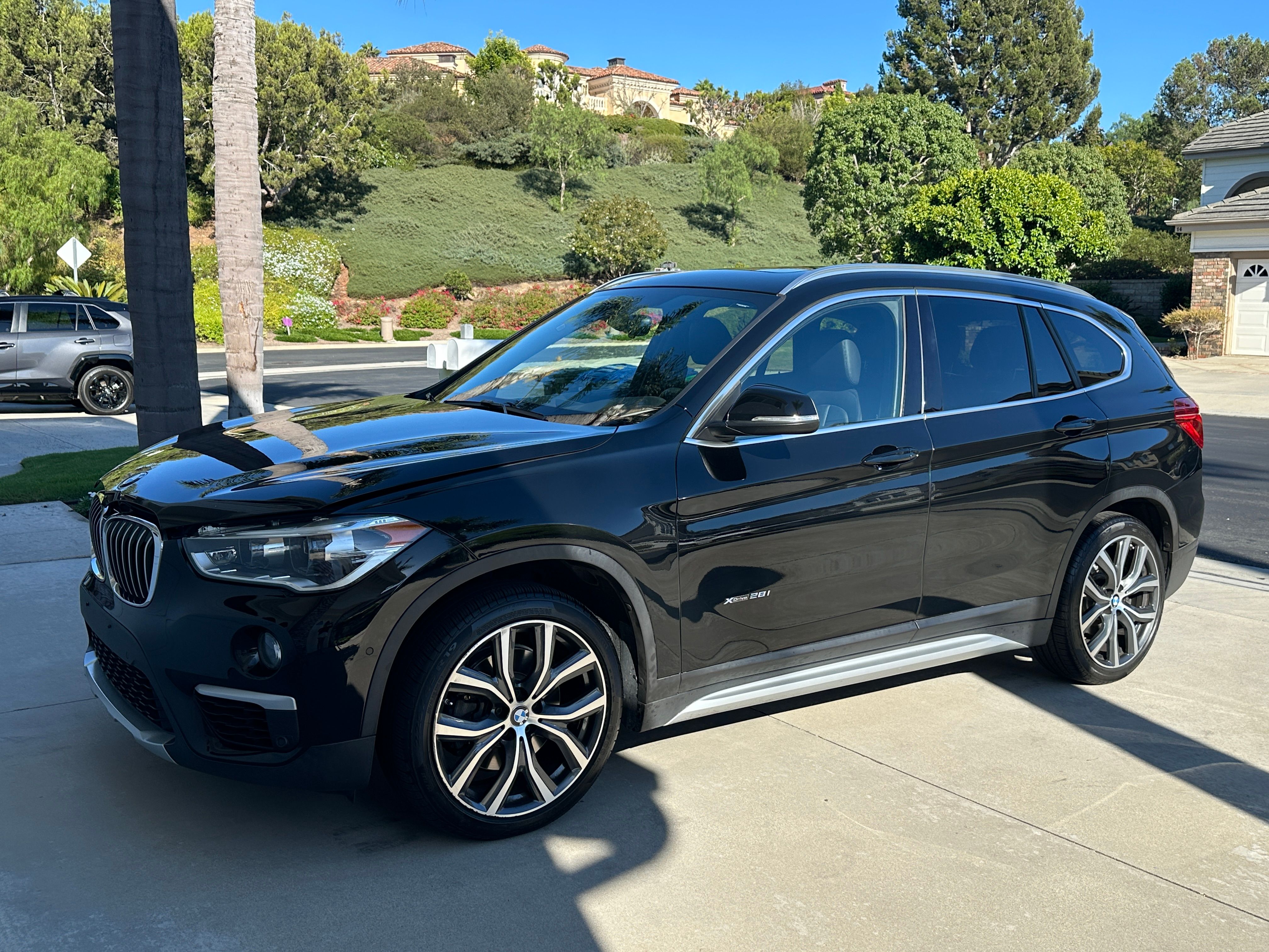 Used 2017 BMW X1 xDrive28i AWD/4WD image 1