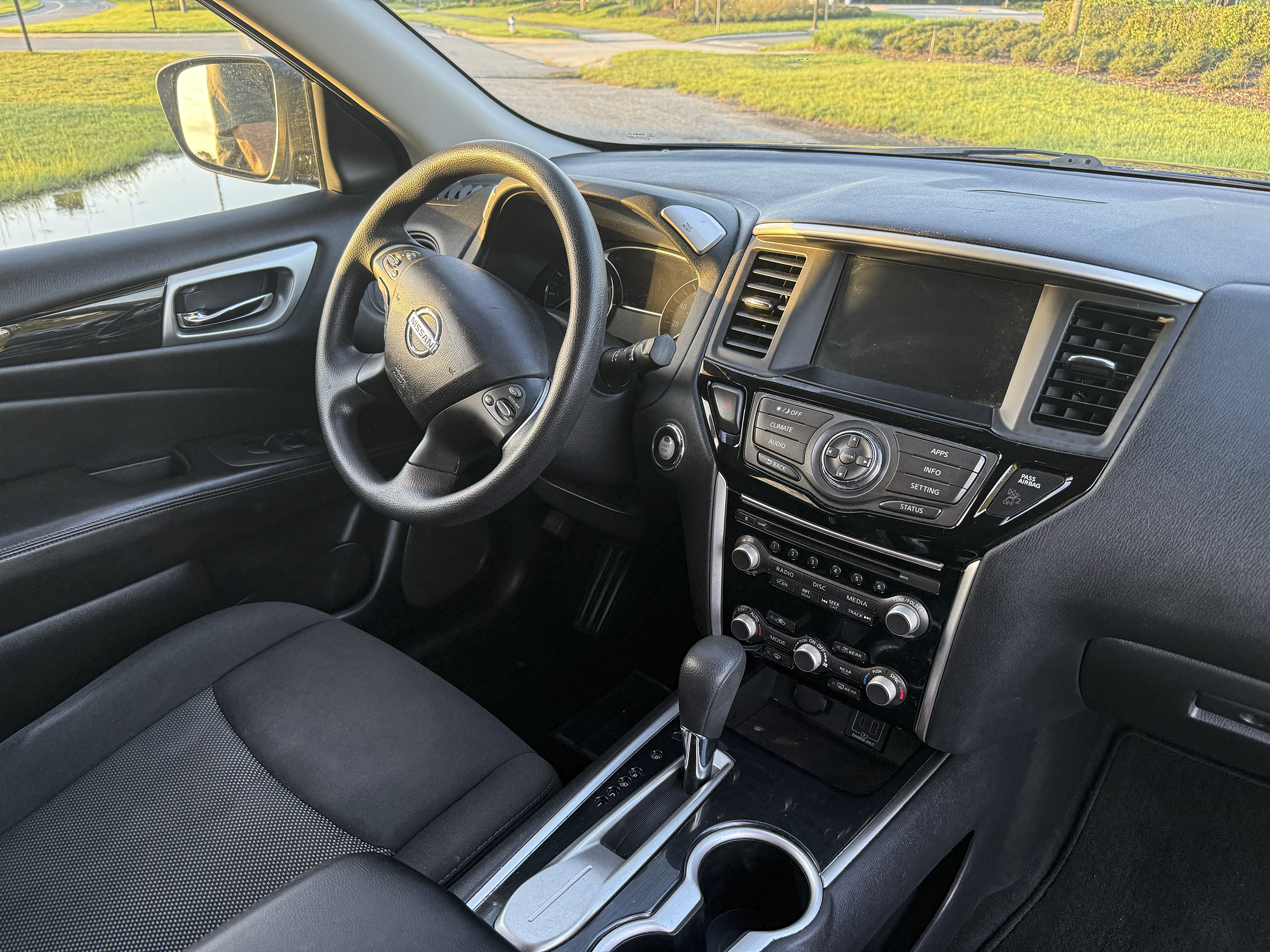 Used 2020 Nissan Pathfinder S FWD image 8