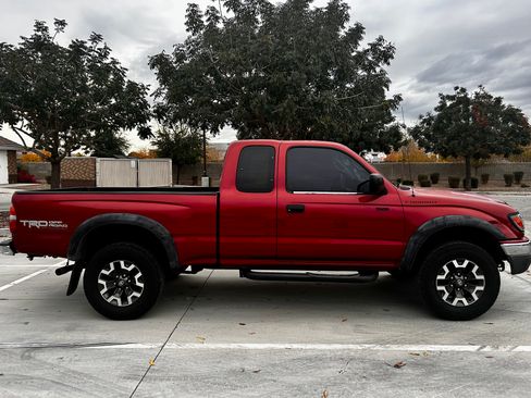 Used 2004 Toyota Tacoma PreRunner image 4